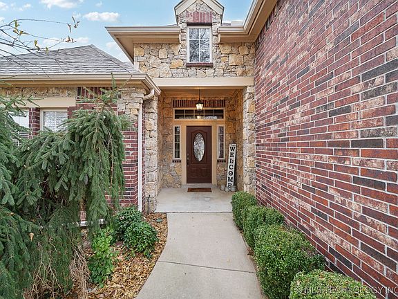 4th image of 506 N 83rd Pl