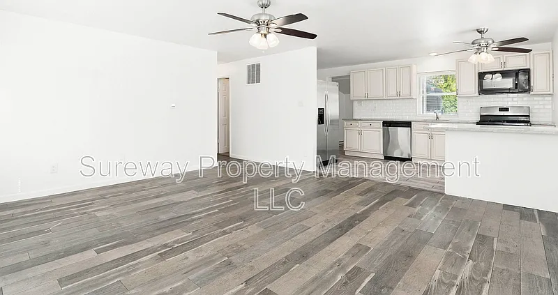 3 bed, 1.0 bath, 1056 sqft, $2,500 — Photo 2