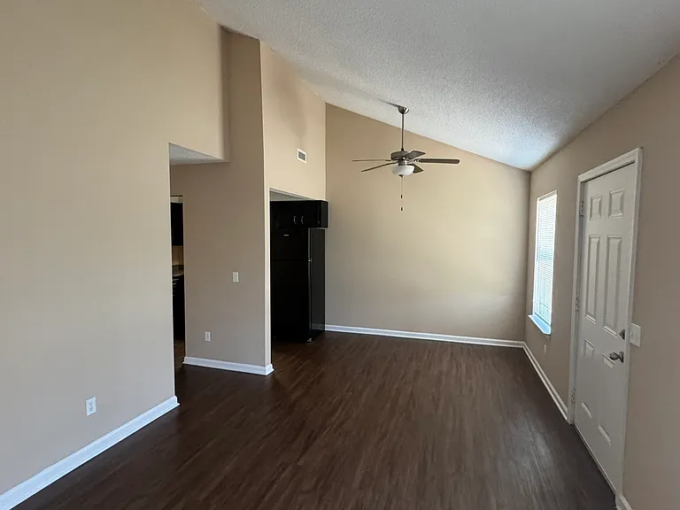 205 Anthony Ln #21 — Photo 6
