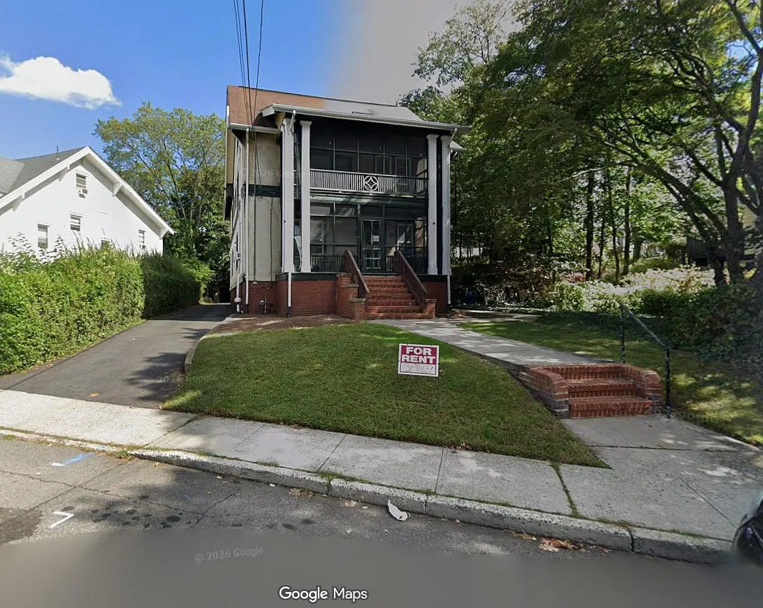 31 Lincoln Ave - Unit 4 — Photo 1