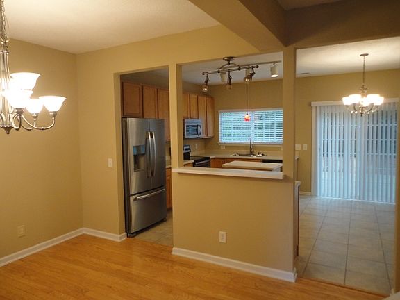 4th image of 1141 Briarwood Dr