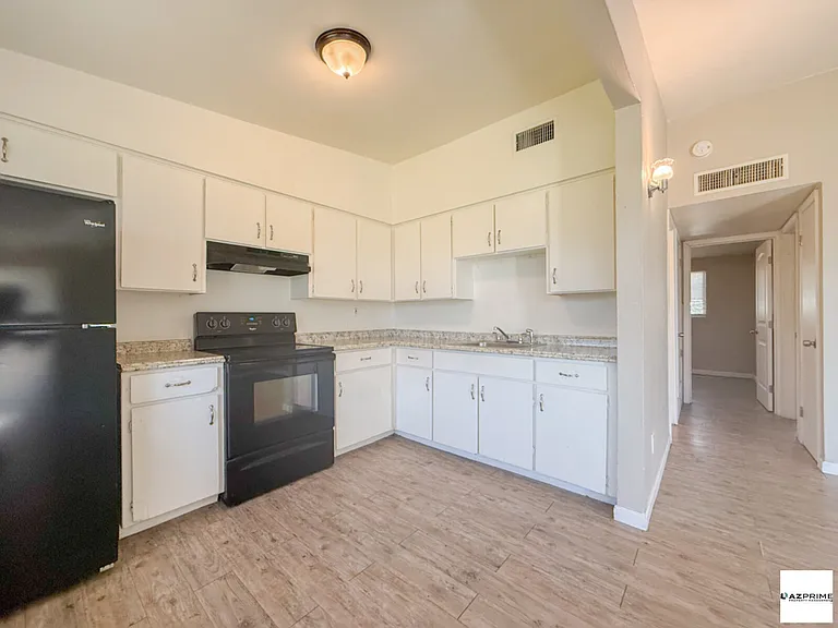 2123 W Devonshire Ave #15 — Photo 7