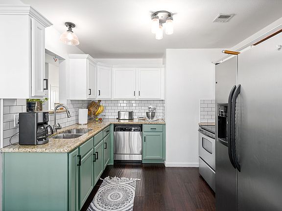 5th image of 525 Parkvue Village Way