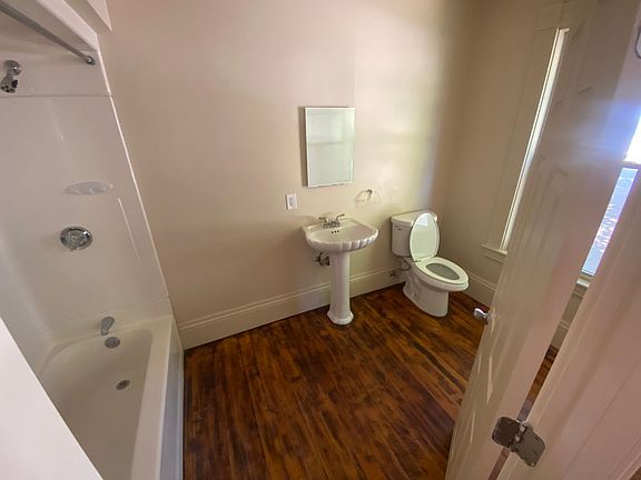 3rd image of 39 Library St