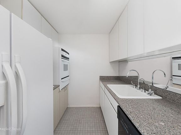 3rd image of 216-218 E 47th St #7B