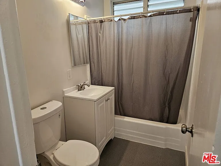 263 E 84th Pl — Photo 10