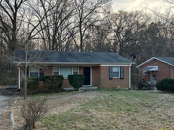 2nd image of 2731 Mary Ave