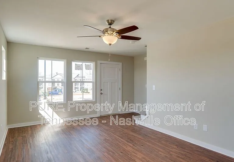 600 Hadley Village Blvd — Photo 5