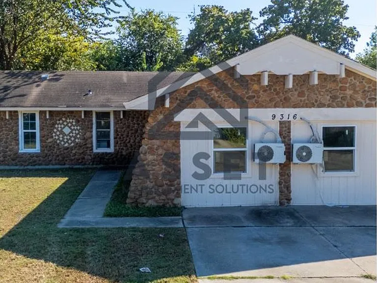 9316 NE Stardust Ln — Photo 2