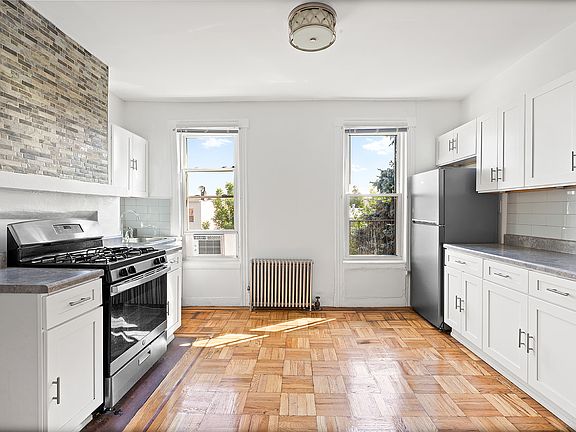 4th image of 182 Eckford St #3