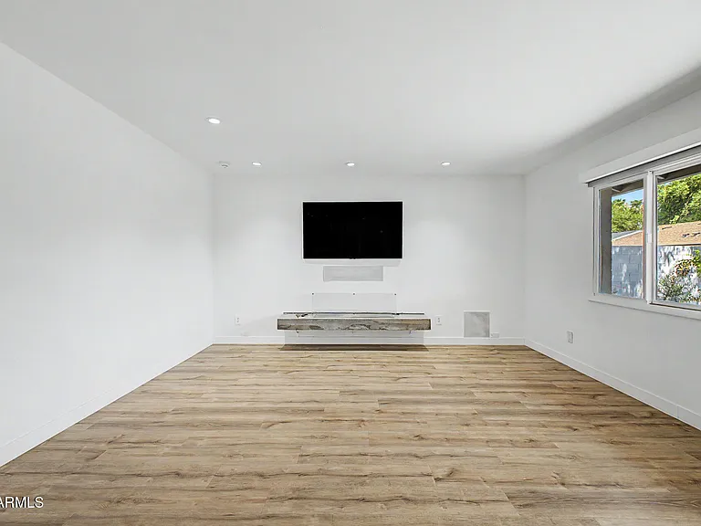 8219 E Valley View Rd — Photo 6