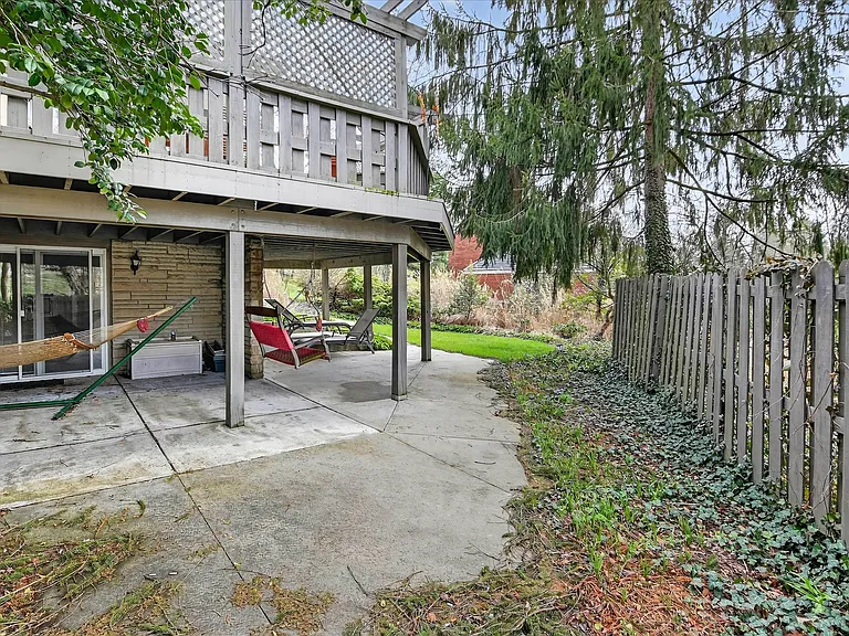 462 Greenhurst Dr — Photo 40