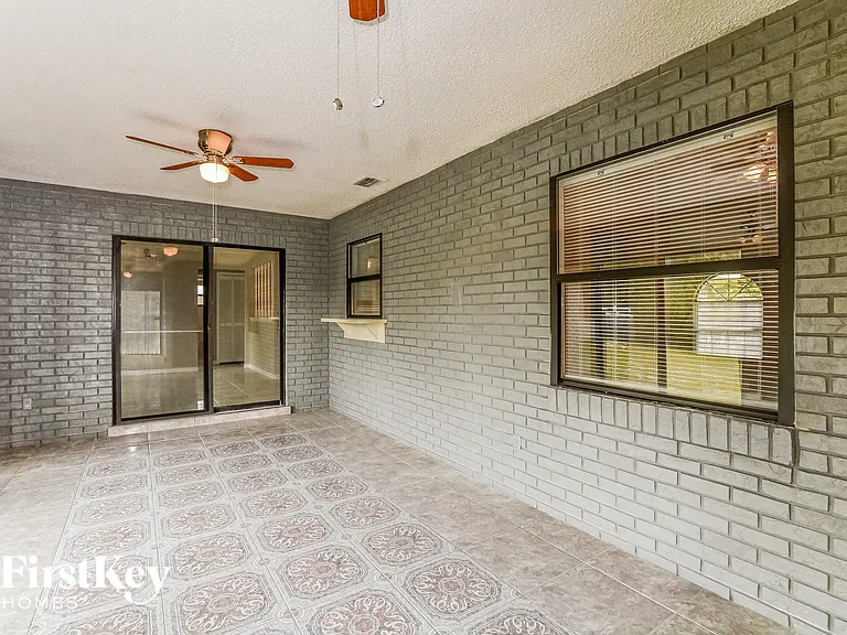 558 Murphy Ave — Photo 11