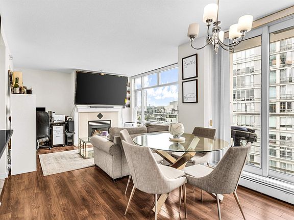 3rd image of 1199 Marinaside Cres #2807
