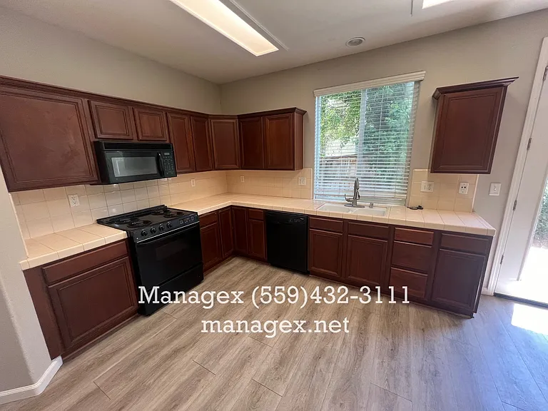 716 W Siena Ln — Photo 7