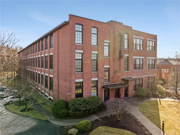 685 Social St APT 107, Woonsocket, RI 02895