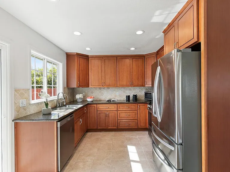 4246 Woodcrest Dr — Photo 5