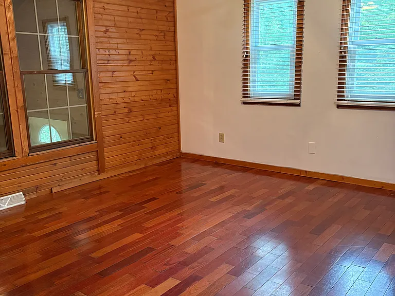 454 Briarwood Ln — Photo 7