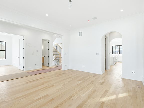 5th image of 1414 Laverne Ave