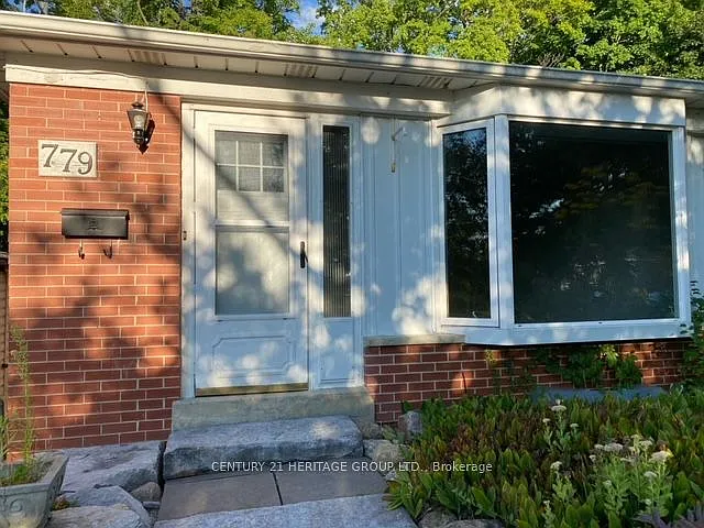 779 Greenfield Cres #MAIN — Photo 1