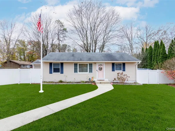 21 Wabil Road, Miller Place, NY 11764