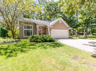 728 Adahi Way, Fontana, WI 53125