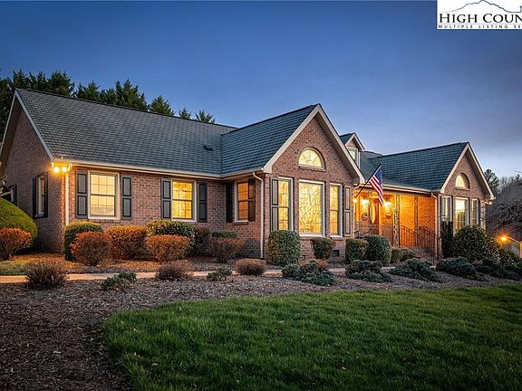 2nd image of 413 SE Woodridge Drive