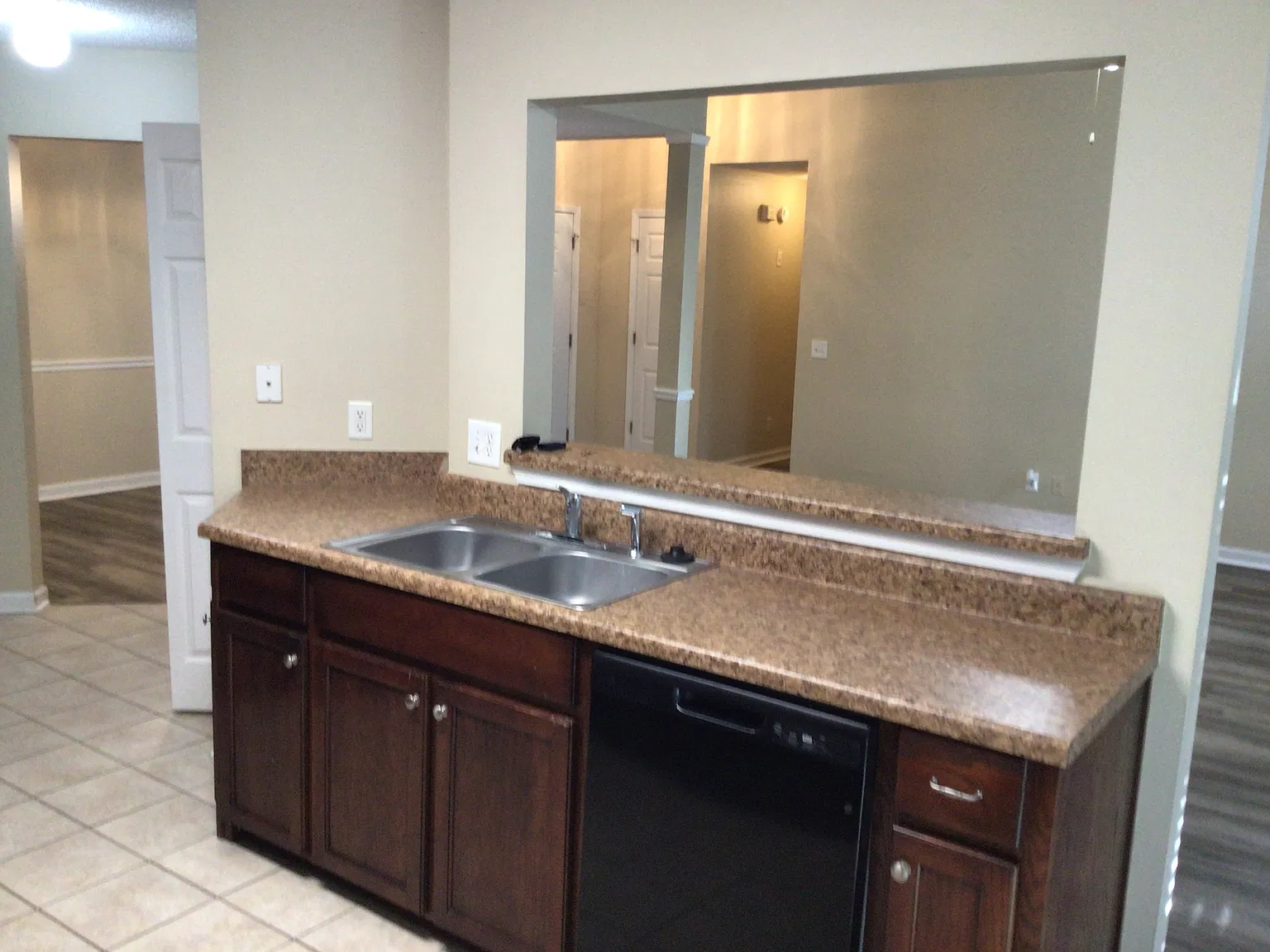 3 bed, 2.0 bath, 1619 sqft, $2,280 — Photo 3