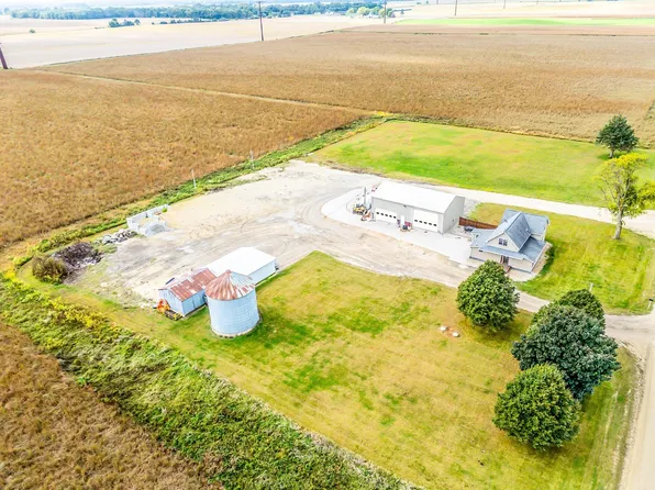 5419 W Bennington Rd, Cedar Falls, IA 50613