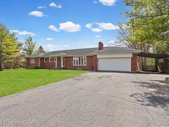 2nd image of 2888 Colonial Way