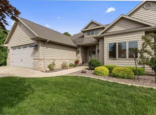 309 Hidden Ridges Ct, Combined Locks, WI 54113
