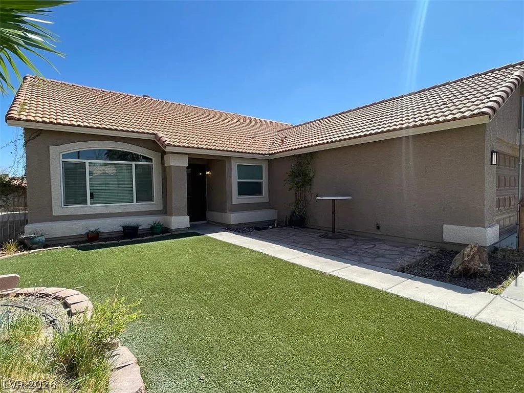 4 bed, 2.0 bath, 1784 sqft, $2,195 — Photo 3