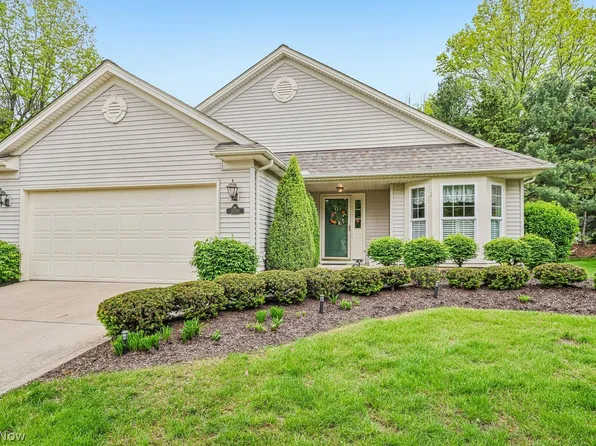 21293 Woodview Cir, Strongsville, OH 44136