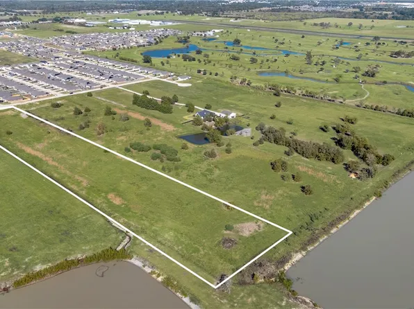 45 9th St, Navasota, TX 77868