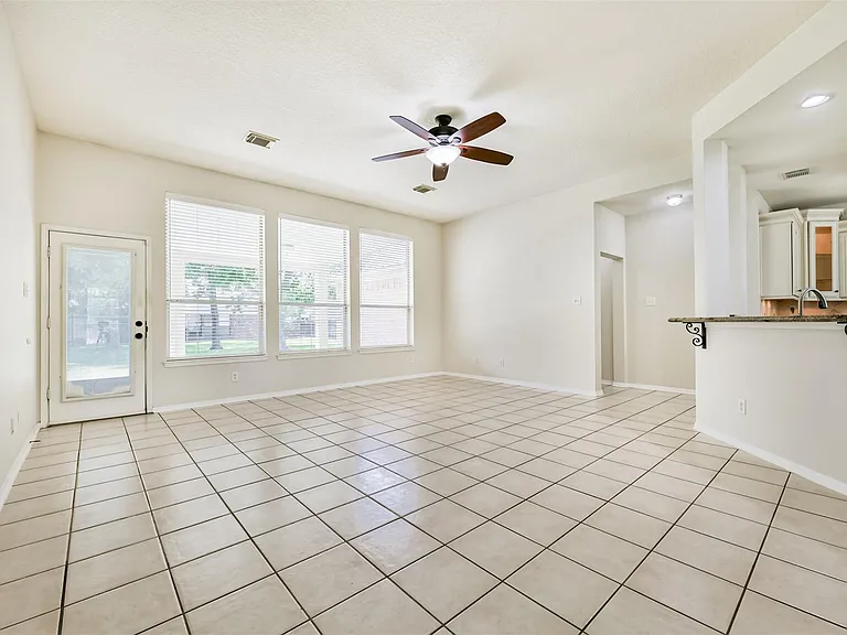 2401 Woody Rd — Photo 5