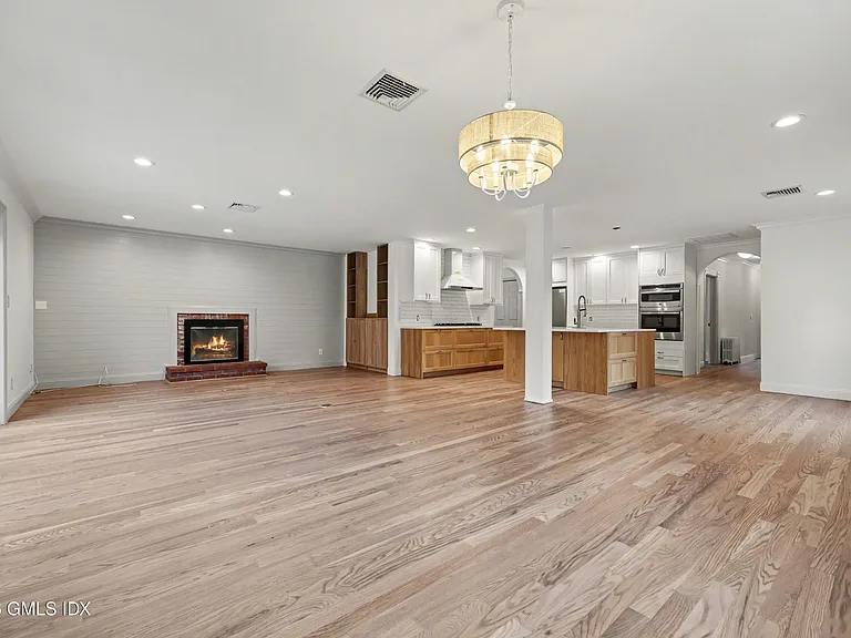 107 Havemeyer Pl — Photo 6