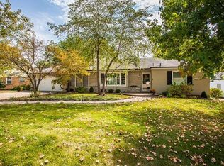 1402 Bridle Rd, Saint Louis, MO 63119