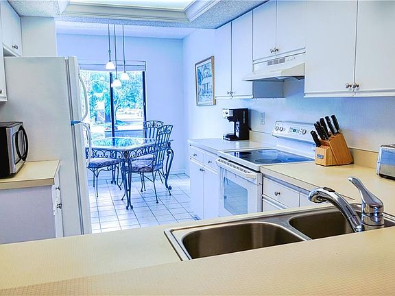 3rd image of 6211 Timber Lake Dr Unit B10