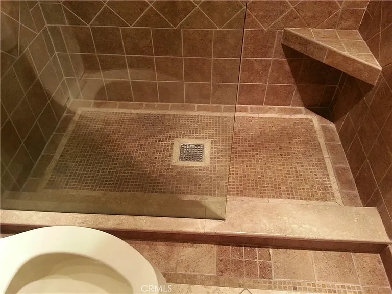 8331 Marina Pacifica Dr N — Photo 12