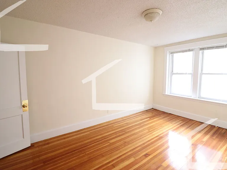 6 Barrows St #4 — Photo 9
