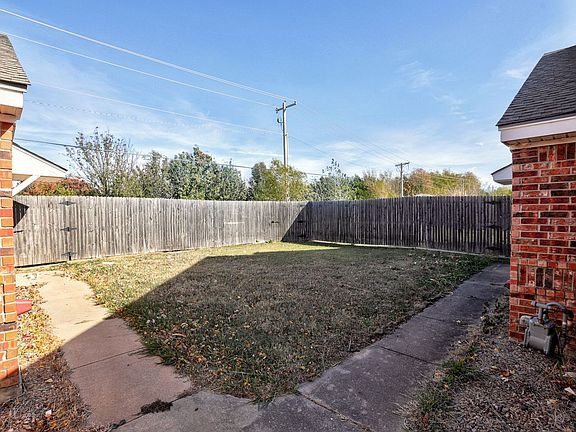 2nd image of 605 Welston Cir #1