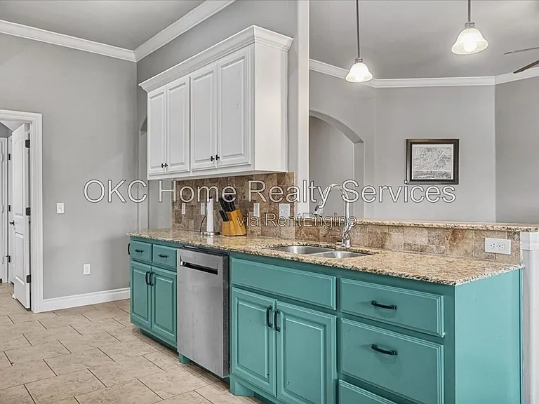 625 NE 23rd St — Photo 30
