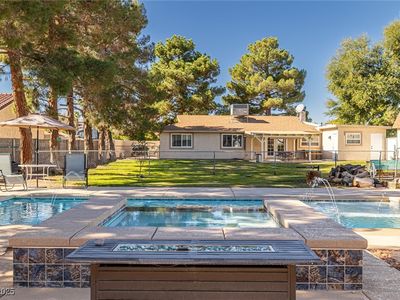 5680 N Torrey Pines Dr, Las Vegas, NV, 89130