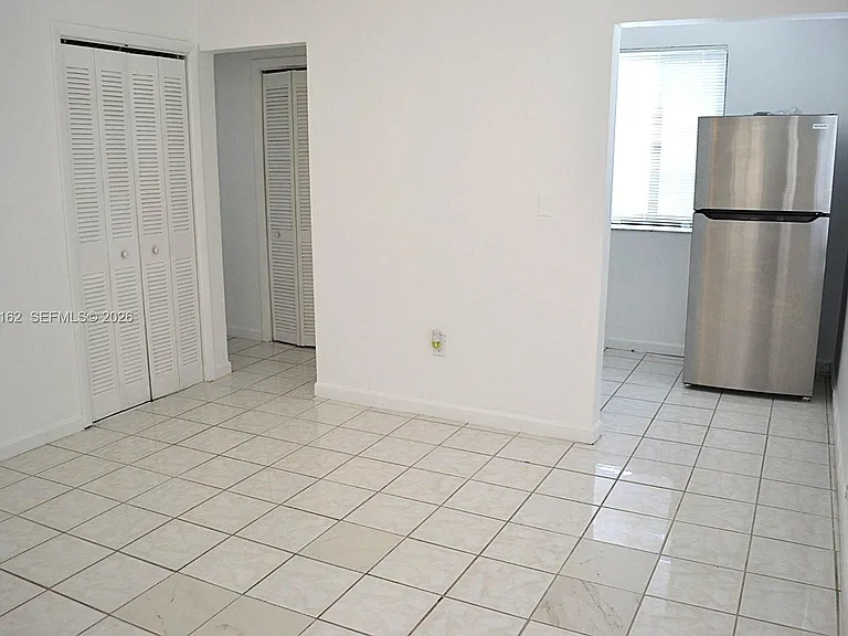 1035 SW 4th St #4 — Photo 2