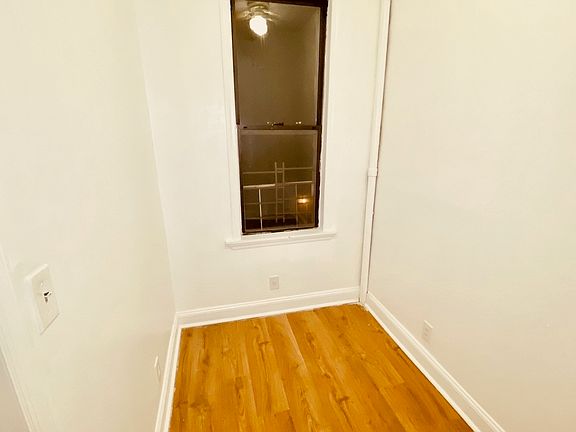 4th image of 20 Marconi Pl #3