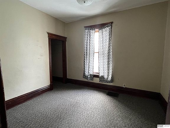 4th image of 630 W 9th St