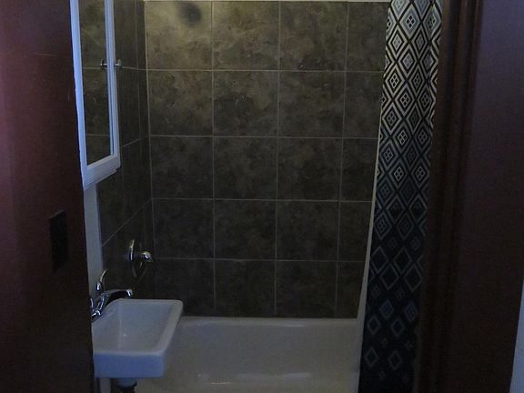 3rd image of 602-604-606-608 W 3rd St #4B