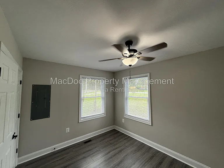 77 Lakeview Dr — Photo 10