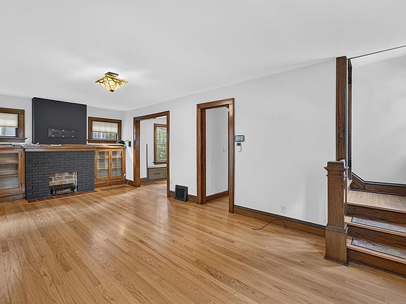 4th image of 2126 Fox Ave