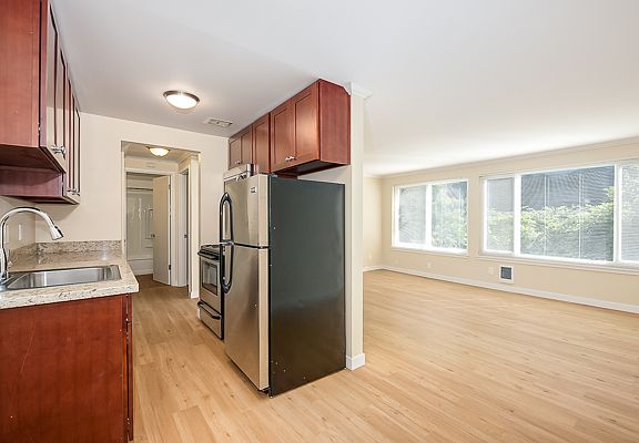 2nd image of 1718 14th Ave APT 202